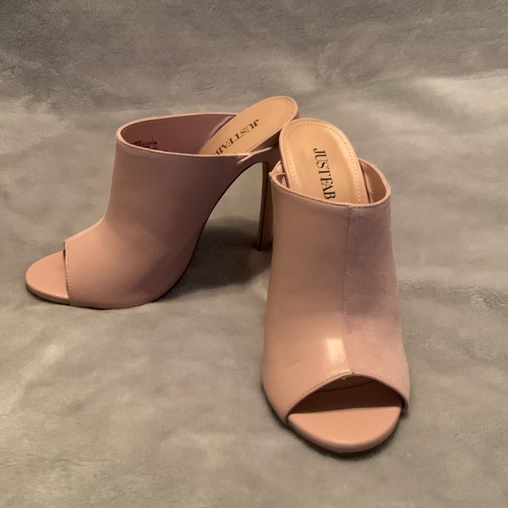 Color: Mauve
Size: 7.5
Brand: JustFab